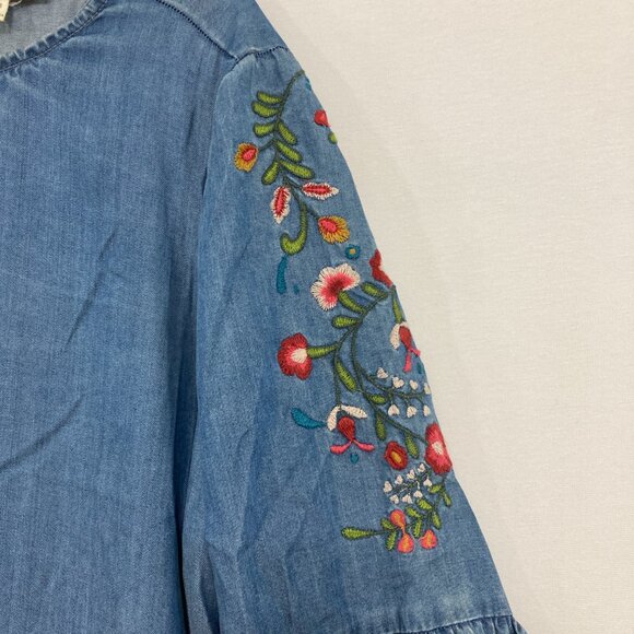 Beach Lunch Lounge Large Blue Chambray Floral Embroidered Feminine Blouse - Picture 4 of 10